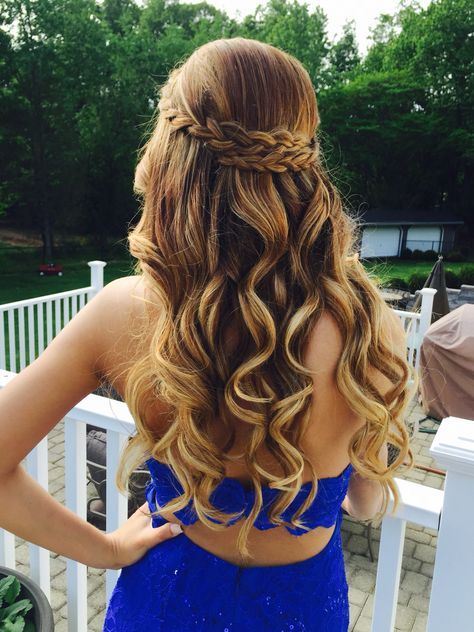 5 Prom Hairstyles You'll Love Image